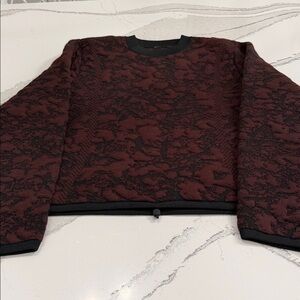 Lululemon Women Jacquard Multi-Texture Crew Sweater Size 10 Black and Burgundy
